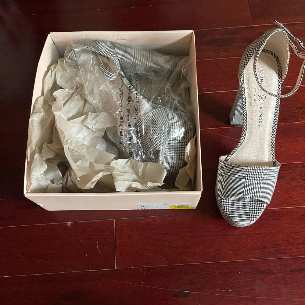 Chinese Laundry Houndstooth Platforms - Picture 2 of 3